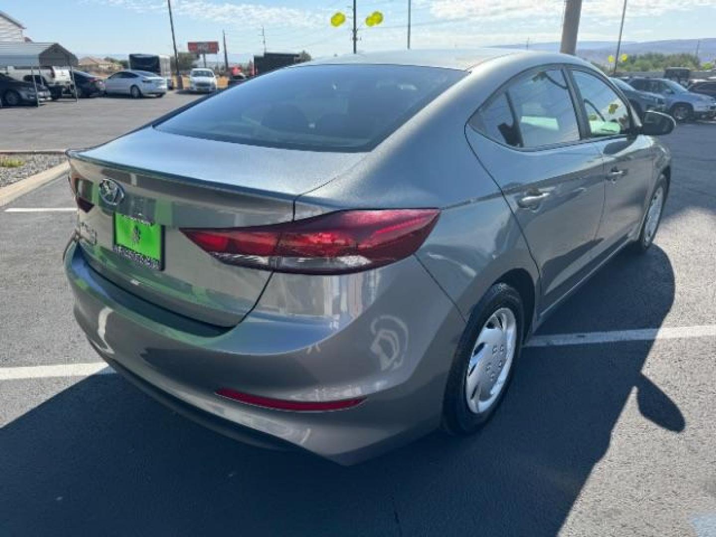 2018 Galactic Gray /Beige, cloth Hyundai Elantra SE 6AT (KMHD74LFXJU) with an 1.8L L4 DOHC 16V engine, 6-Speed Automatic transmission, located at 1865 East Red Hills Pkwy, St. George, 84770, (435) 628-0023, 37.120850, -113.543640 - Photo#6