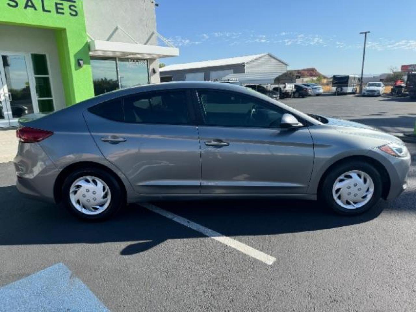 2018 Galactic Gray /Beige, cloth Hyundai Elantra SE 6AT (KMHD74LFXJU) with an 1.8L L4 DOHC 16V engine, 6-Speed Automatic transmission, located at 940 North Main Street, Cedar City, UT, 84720, (435) 628-0023, 37.692936, -113.061897 - Photo#7