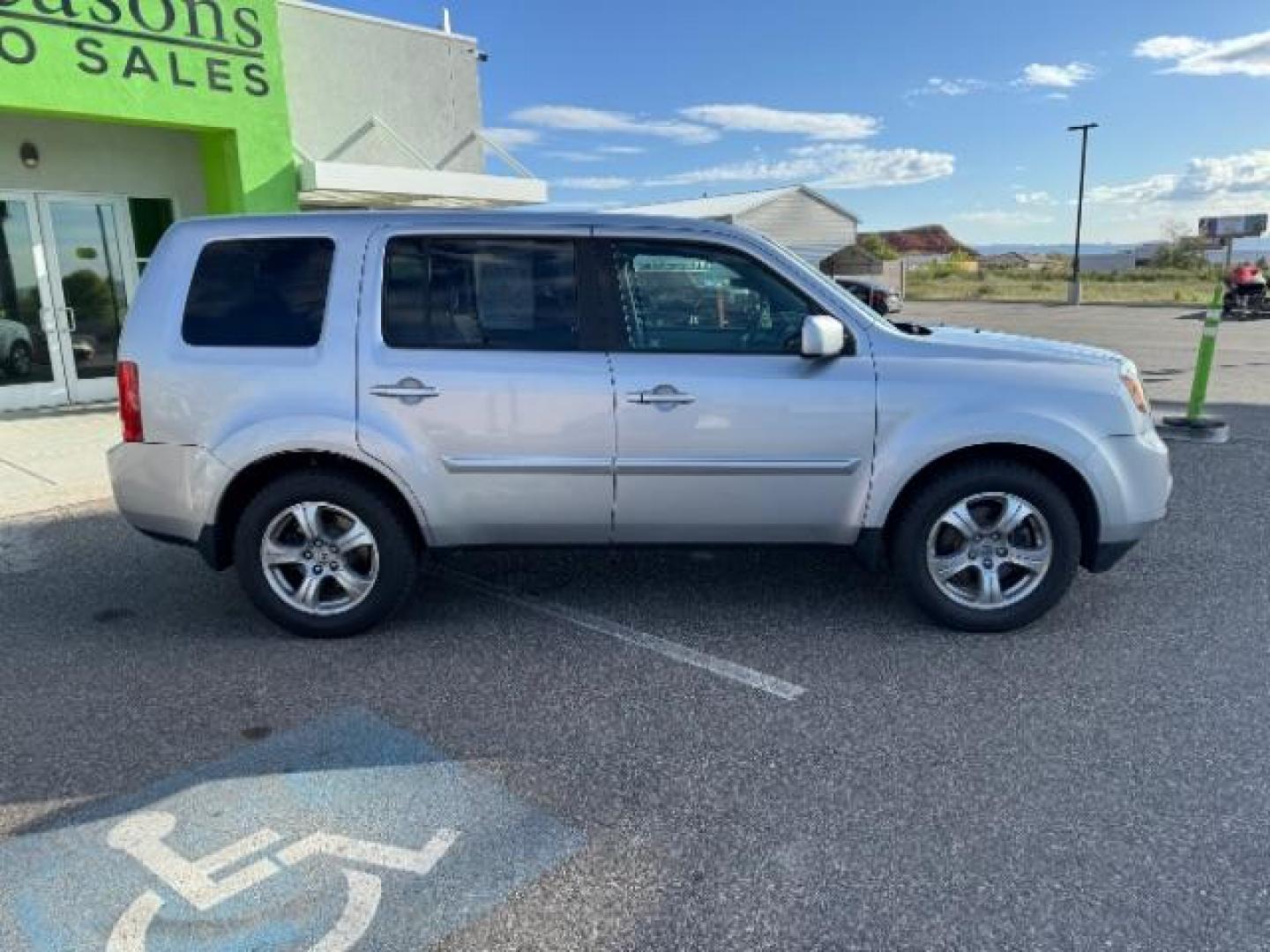 2012 Alabaster Silver Metallic /Gray Cloth Interior Honda Pilot EX 4WD 5-Spd AT (5FNYF4H40CB) with an 3.5L V6 SOHC 24V engine, 5-Speed Automatic transmission, located at 940 North Main Street, Cedar City, UT, 84720, (435) 628-0023, 37.692936, -113.061897 - Photo#10