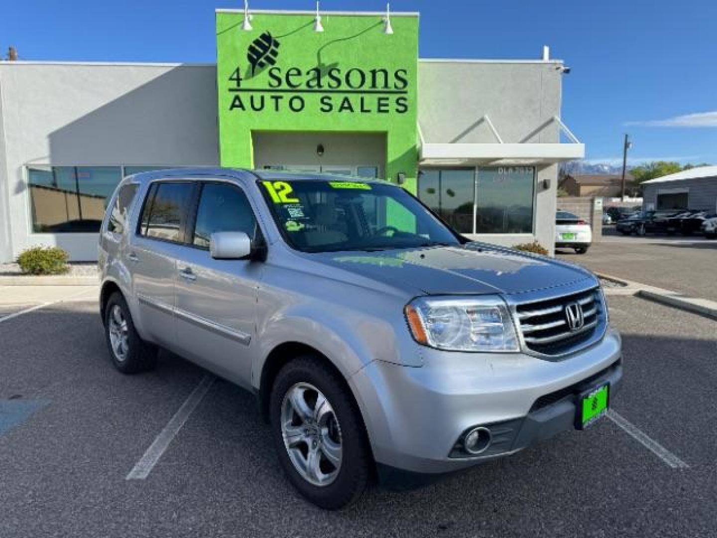 2012 Alabaster Silver Metallic /Gray Cloth Interior Honda Pilot EX 4WD 5-Spd AT (5FNYF4H40CB) with an 3.5L V6 SOHC 24V engine, 5-Speed Automatic transmission, located at 940 North Main Street, Cedar City, UT, 84720, (435) 628-0023, 37.692936, -113.061897 - We specialize in helping ALL people get the best financing available. No matter your credit score, good, bad or none we can get you an amazing rate. Had a bankruptcy, divorce, or repossessions? We give you the green light to get your credit back on the road. Low down and affordable payments that fit - Photo#0