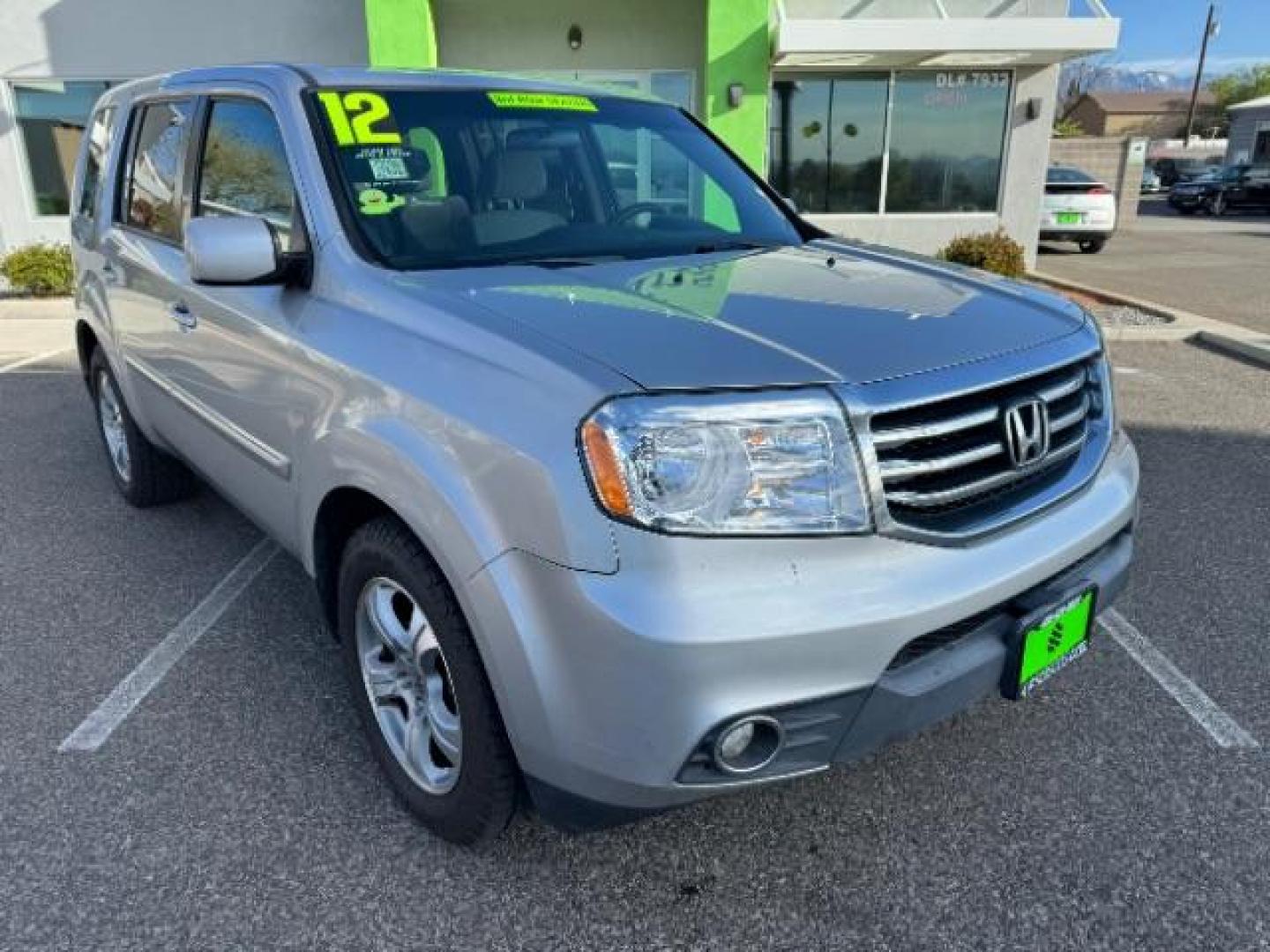 2012 Alabaster Silver Metallic /Gray Cloth Interior Honda Pilot EX 4WD 5-Spd AT (5FNYF4H40CB) with an 3.5L V6 SOHC 24V engine, 5-Speed Automatic transmission, located at 940 North Main Street, Cedar City, UT, 84720, (435) 628-0023, 37.692936, -113.061897 - We specialize in helping ALL people get the best financing available. No matter your credit score, good, bad or none we can get you an amazing rate. Had a bankruptcy, divorce, or repossessions? We give you the green light to get your credit back on the road. Low down and affordable payments that fit - Photo#1