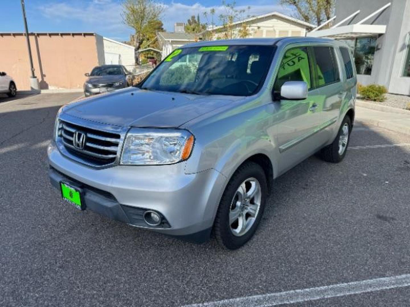 2012 Alabaster Silver Metallic /Gray Cloth Interior Honda Pilot EX 4WD 5-Spd AT (5FNYF4H40CB) with an 3.5L V6 SOHC 24V engine, 5-Speed Automatic transmission, located at 940 North Main Street, Cedar City, UT, 84720, (435) 628-0023, 37.692936, -113.061897 - We specialize in helping ALL people get the best financing available. No matter your credit score, good, bad or none we can get you an amazing rate. Had a bankruptcy, divorce, or repossessions? We give you the green light to get your credit back on the road. Low down and affordable payments that fit - Photo#2