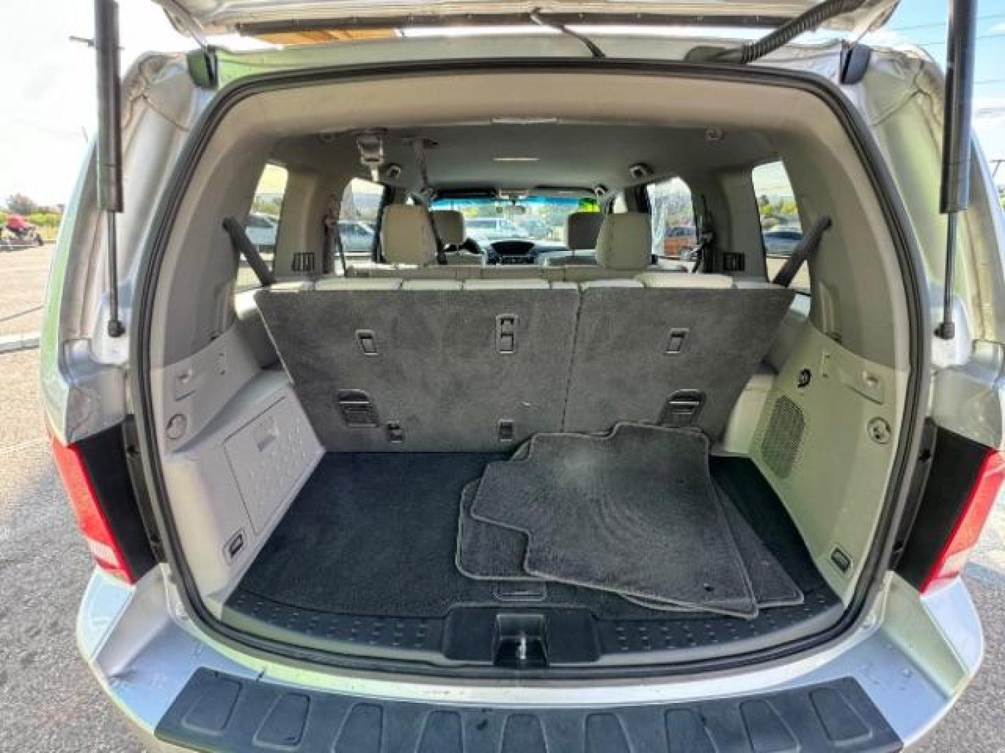 2012 Alabaster Silver Metallic /Gray Cloth Interior Honda Pilot EX 4WD 5-Spd AT (5FNYF4H40CB) with an 3.5L V6 SOHC 24V engine, 5-Speed Automatic transmission, located at 940 North Main Street, Cedar City, UT, 84720, (435) 628-0023, 37.692936, -113.061897 - We specialize in helping ALL people get the best financing available. No matter your credit score, good, bad or none we can get you an amazing rate. Had a bankruptcy, divorce, or repossessions? We give you the green light to get your credit back on the road. Low down and affordable payments that fit - Photo#31