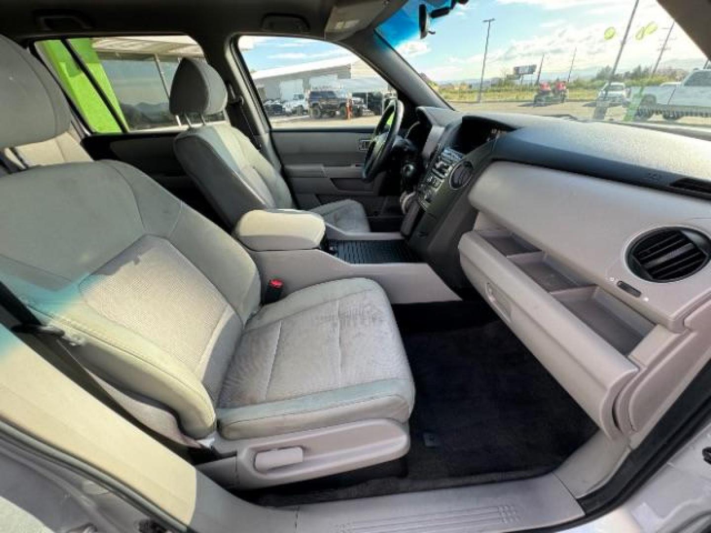 2012 Alabaster Silver Metallic /Gray Cloth Interior Honda Pilot EX 4WD 5-Spd AT (5FNYF4H40CB) with an 3.5L V6 SOHC 24V engine, 5-Speed Automatic transmission, located at 940 North Main Street, Cedar City, UT, 84720, (435) 628-0023, 37.692936, -113.061897 - We specialize in helping ALL people get the best financing available. No matter your credit score, good, bad or none we can get you an amazing rate. Had a bankruptcy, divorce, or repossessions? We give you the green light to get your credit back on the road. Low down and affordable payments that fit - Photo#36