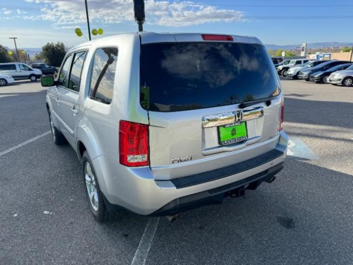 2012 Alabaster Silver Metallic /Gray Cloth Interior Honda Pilot EX 4WD 5-Spd AT (5FNYF4H40CB) with an 3.5L V6 SOHC 24V engine, 5-Speed Automatic transmission, located at 940 North Main Street, Cedar City, UT, 84720, (435) 628-0023, 37.692936, -113.061897 - We specialize in helping ALL people get the best financing available. No matter your credit score, good, bad or none we can get you an amazing rate. Had a bankruptcy, divorce, or repossessions? We give you the green light to get your credit back on the road. Low down and affordable payments that fit - Photo#6