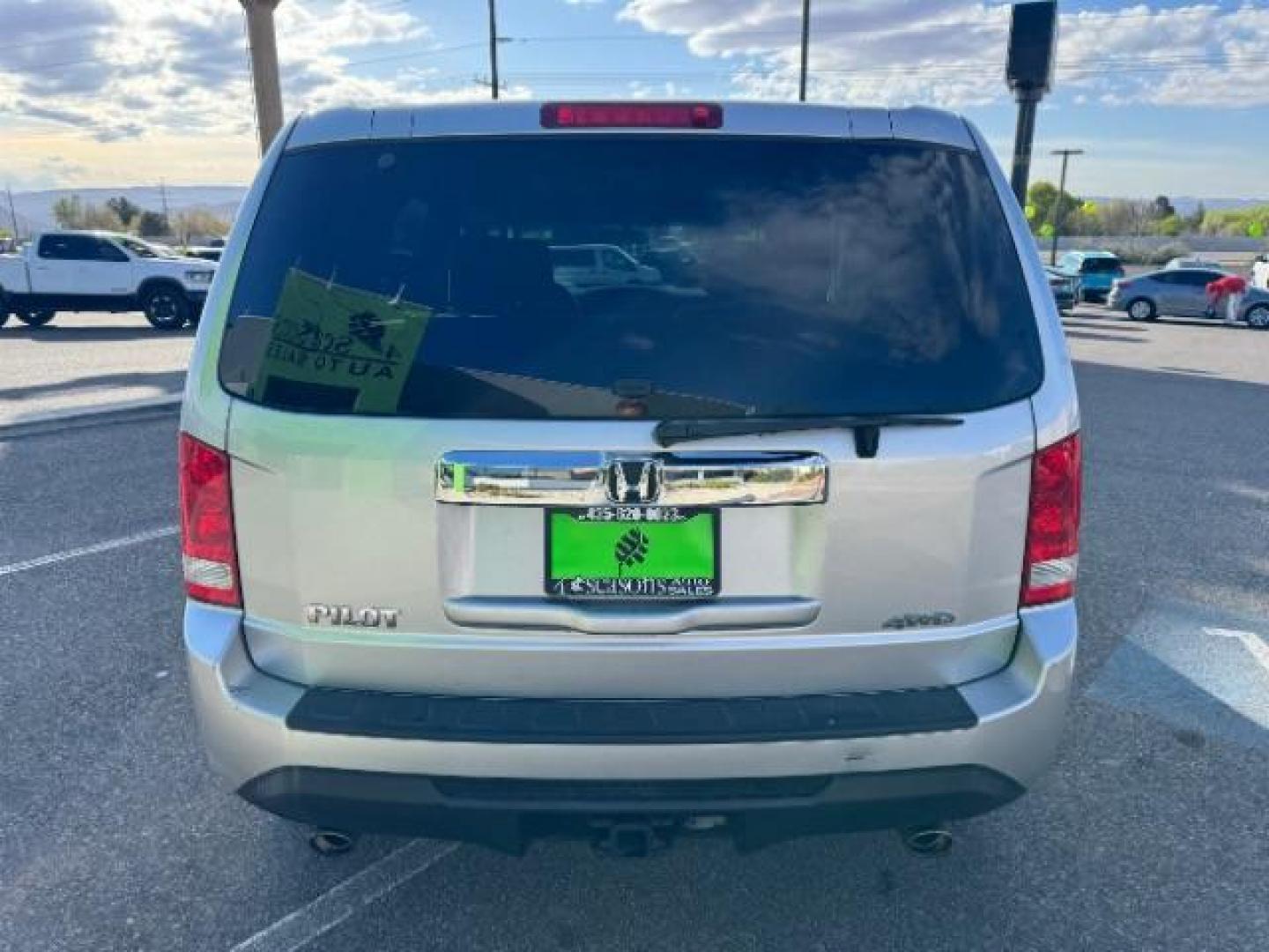 2012 Alabaster Silver Metallic /Gray Cloth Interior Honda Pilot EX 4WD 5-Spd AT (5FNYF4H40CB) with an 3.5L V6 SOHC 24V engine, 5-Speed Automatic transmission, located at 940 North Main Street, Cedar City, UT, 84720, (435) 628-0023, 37.692936, -113.061897 - We specialize in helping ALL people get the best financing available. No matter your credit score, good, bad or none we can get you an amazing rate. Had a bankruptcy, divorce, or repossessions? We give you the green light to get your credit back on the road. Low down and affordable payments that fit - Photo#7