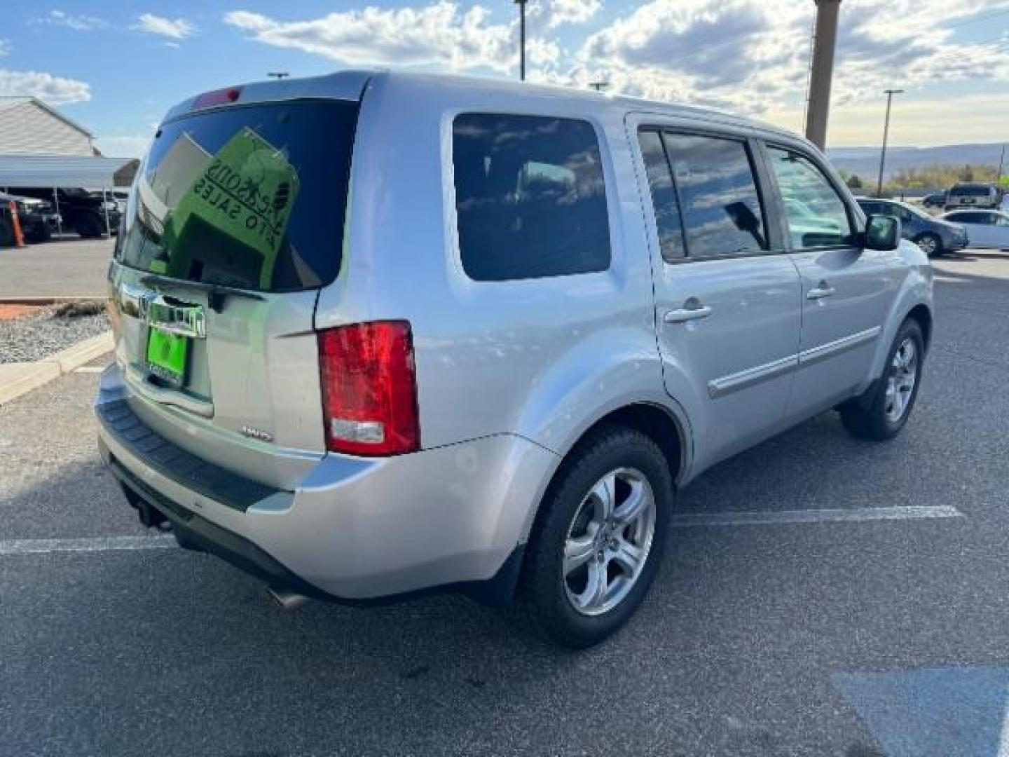 2012 Alabaster Silver Metallic /Gray Cloth Interior Honda Pilot EX 4WD 5-Spd AT (5FNYF4H40CB) with an 3.5L V6 SOHC 24V engine, 5-Speed Automatic transmission, located at 940 North Main Street, Cedar City, UT, 84720, (435) 628-0023, 37.692936, -113.061897 - We specialize in helping ALL people get the best financing available. No matter your credit score, good, bad or none we can get you an amazing rate. Had a bankruptcy, divorce, or repossessions? We give you the green light to get your credit back on the road. Low down and affordable payments that fit - Photo#8