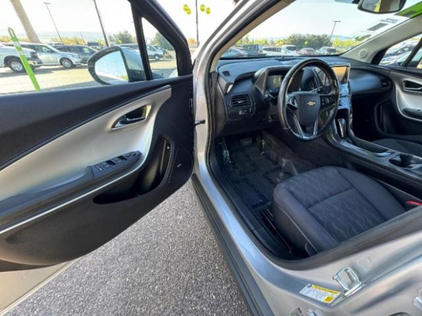 2014 Silver /Black Interior Chevrolet Volt Standard w/ LEP (1G1RE6E48EU) with an 1.4L L4 DOHC 16V PLUG-IN HYBRID engine, Continuously Variable Transmission transmission, located at 940 North Main Street, Cedar City, UT, 84720, (435) 628-0023, 37.692936, -113.061897 - Photo#16