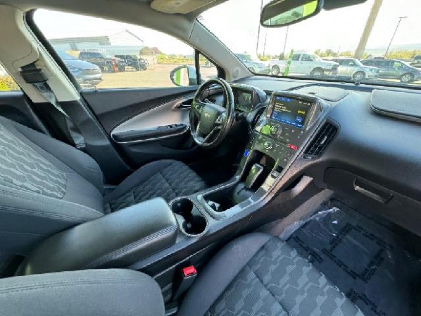 2014 Silver /Black Interior Chevrolet Volt Standard w/ LEP (1G1RE6E48EU) with an 1.4L L4 DOHC 16V PLUG-IN HYBRID engine, Continuously Variable Transmission transmission, located at 940 North Main Street, Cedar City, UT, 84720, (435) 628-0023, 37.692936, -113.061897 - Photo#33