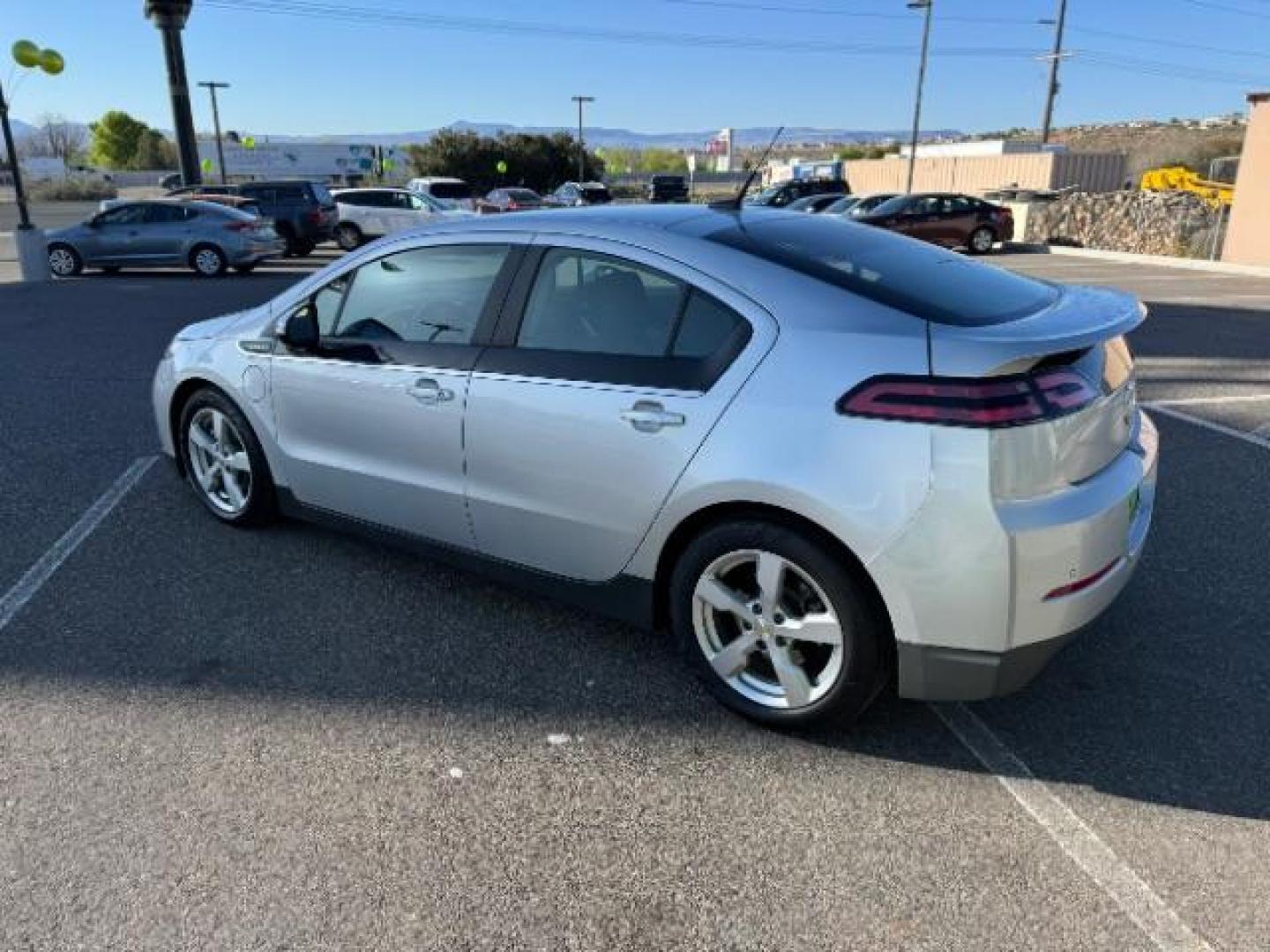 2014 Silver /Black Interior Chevrolet Volt Standard w/ LEP (1G1RE6E48EU) with an 1.4L L4 DOHC 16V PLUG-IN HYBRID engine, Continuously Variable Transmission transmission, located at 940 North Main Street, Cedar City, UT, 84720, (435) 628-0023, 37.692936, -113.061897 - Photo#6