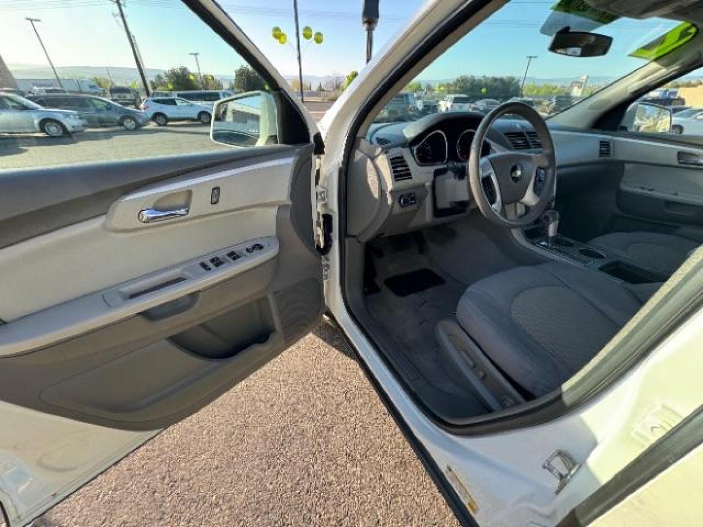 2012 White /Dark Gray Cloth Interior Chevrolet Traverse LT AWD (1GNKVGED9CJ) with an 3.6L V6 DOHC 24V engine, 6-Speed Automatic transmission, located at 940 North Main Street, Cedar City, UT, 84720, (435) 628-0023, 37.692936, -113.061897 - Photo#14