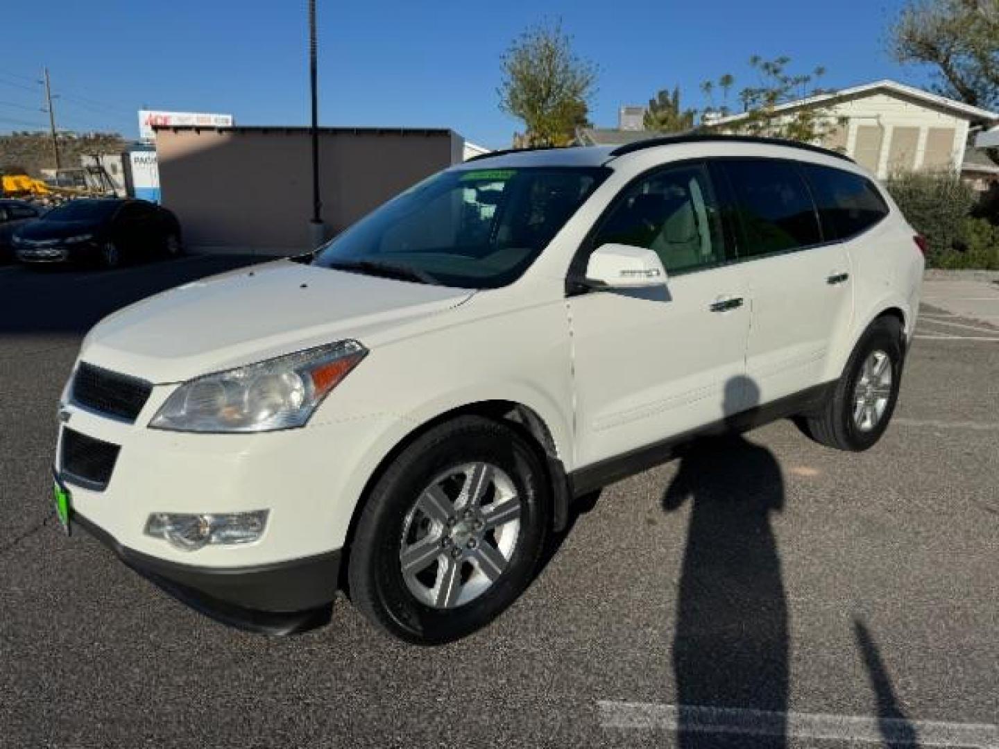 2012 White /Dark Gray Cloth Interior Chevrolet Traverse LT AWD (1GNKVGED9CJ) with an 3.6L V6 DOHC 24V engine, 6-Speed Automatic transmission, located at 940 North Main Street, Cedar City, UT, 84720, (435) 628-0023, 37.692936, -113.061897 - Photo#3