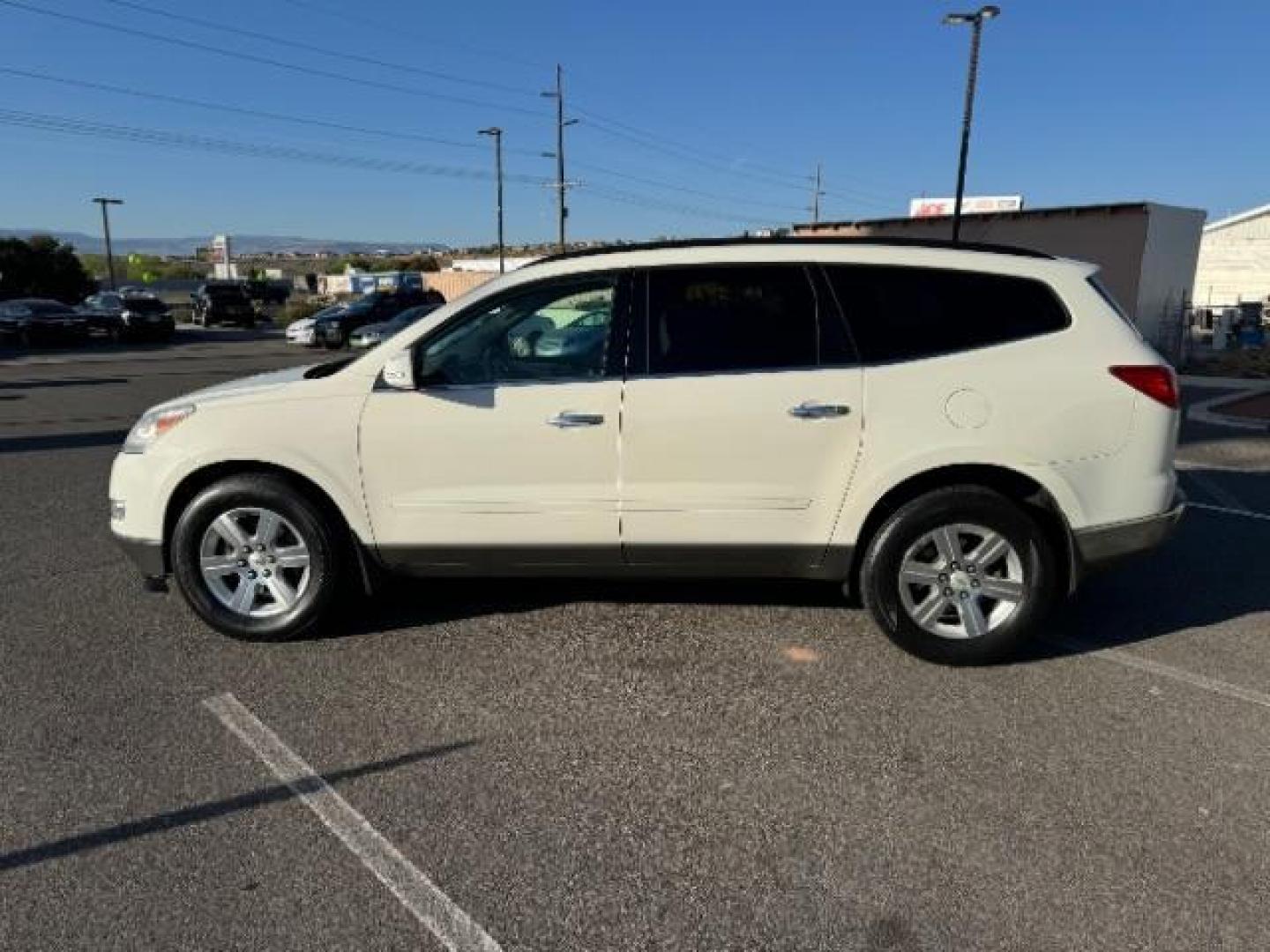 2012 White /Dark Gray Cloth Interior Chevrolet Traverse LT AWD (1GNKVGED9CJ) with an 3.6L V6 DOHC 24V engine, 6-Speed Automatic transmission, located at 940 North Main Street, Cedar City, UT, 84720, (435) 628-0023, 37.692936, -113.061897 - Photo#5