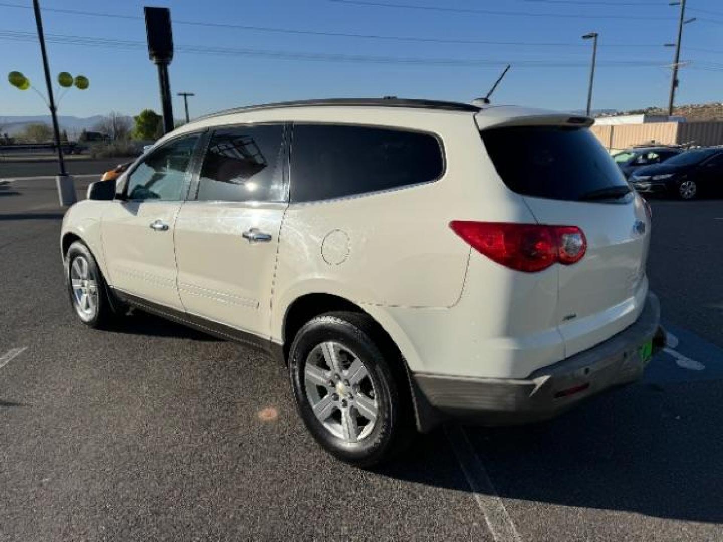 2012 White /Dark Gray Cloth Interior Chevrolet Traverse LT AWD (1GNKVGED9CJ) with an 3.6L V6 DOHC 24V engine, 6-Speed Automatic transmission, located at 940 North Main Street, Cedar City, UT, 84720, (435) 628-0023, 37.692936, -113.061897 - Photo#6