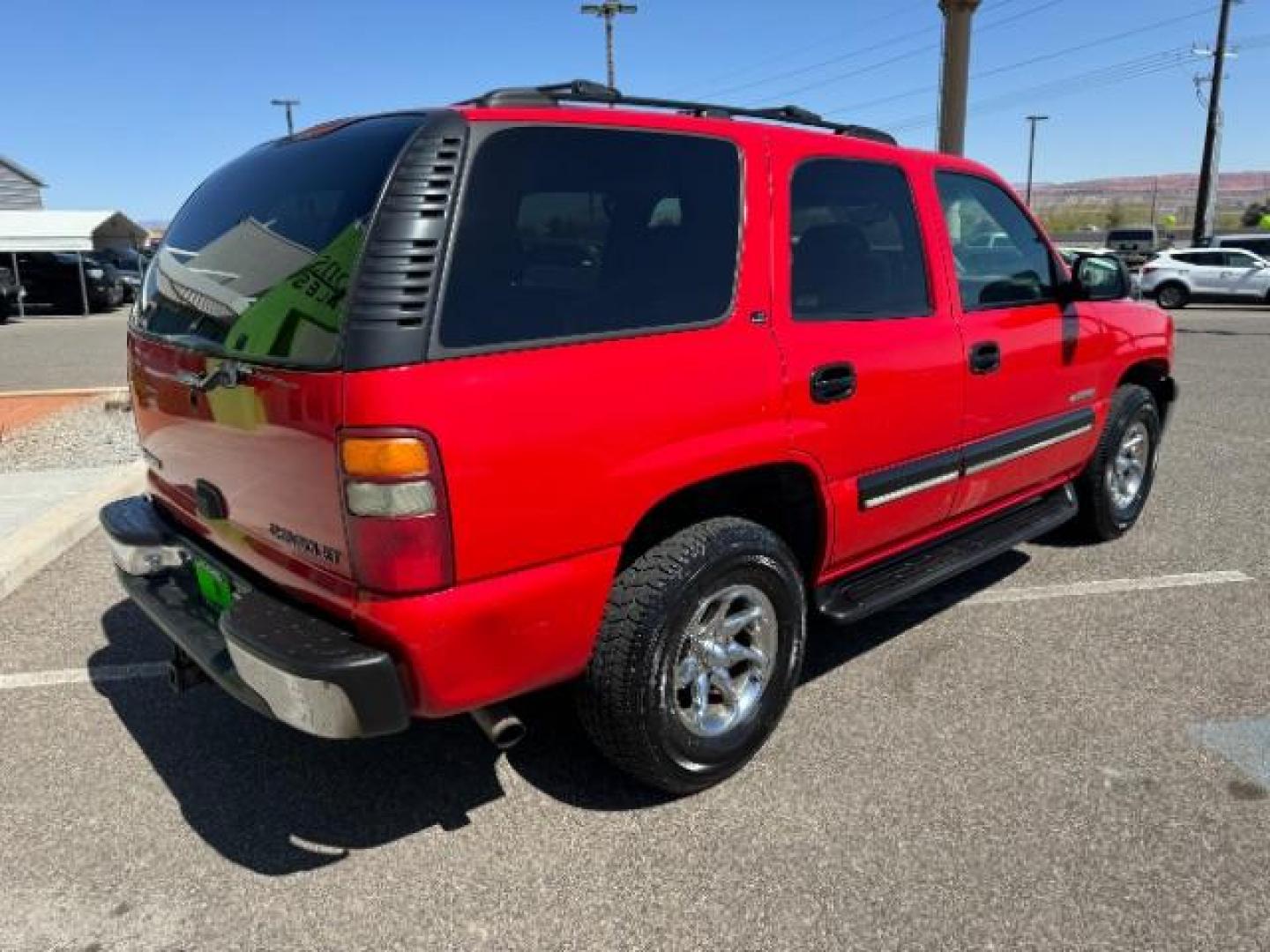 2001 Victory Red /Graphite/Medium Gray Cloth Chevrolet Tahoe 4WD (1GNEK13T31R) with an 5.3L V8 OHV 16V engine, 4-Speed Automatic transmission, located at 1865 East Red Hills Pkwy, St. George, 84770, (435) 628-0023, 37.120850, -113.543640 - Photo#9