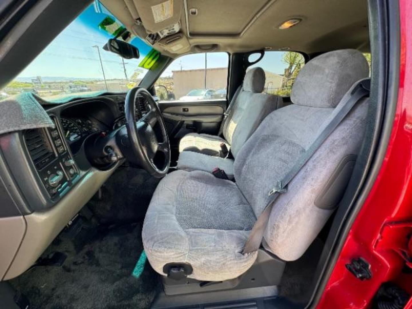 2001 Victory Red /Graphite/Medium Gray Cloth Chevrolet Tahoe 4WD (1GNEK13T31R) with an 5.3L V8 OHV 16V engine, 4-Speed Automatic transmission, located at 1865 East Red Hills Pkwy, St. George, 84770, (435) 628-0023, 37.120850, -113.543640 - Photo#17