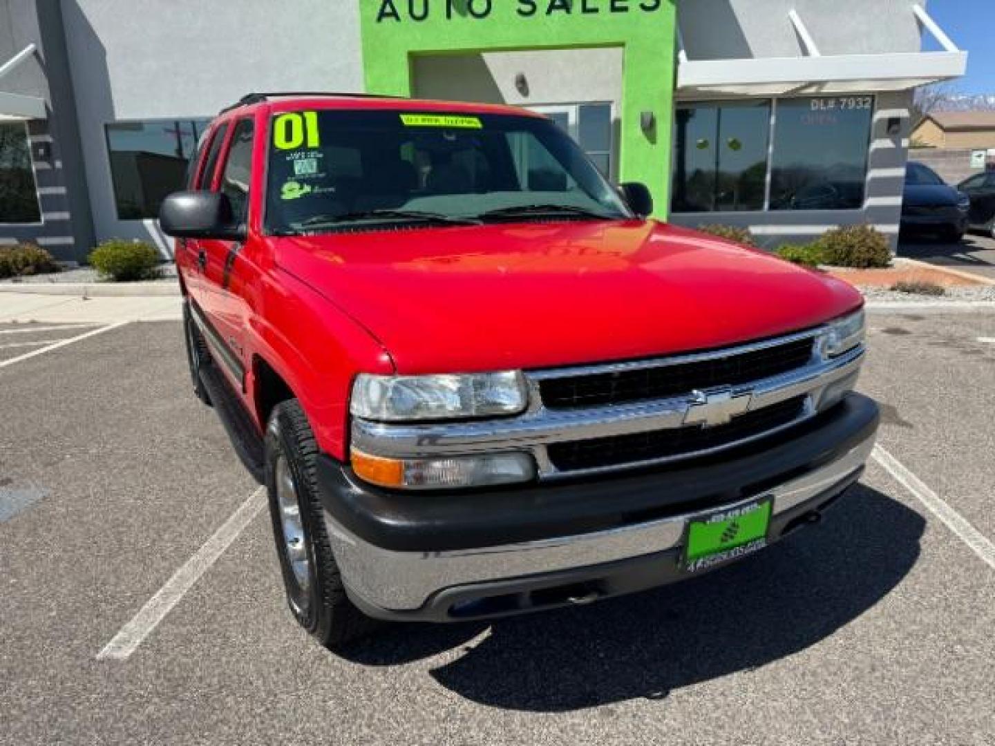 2001 Victory Red /Graphite/Medium Gray Cloth Chevrolet Tahoe 4WD (1GNEK13T31R) with an 5.3L V8 OHV 16V engine, 4-Speed Automatic transmission, located at 1865 East Red Hills Pkwy, St. George, 84770, (435) 628-0023, 37.120850, -113.543640 - Photo#1