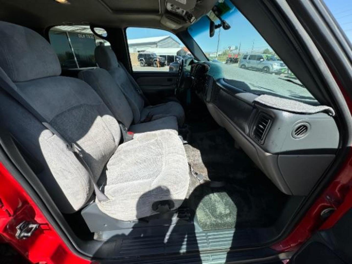 2001 Victory Red /Graphite/Medium Gray Cloth Chevrolet Tahoe 4WD (1GNEK13T31R) with an 5.3L V8 OHV 16V engine, 4-Speed Automatic transmission, located at 1865 East Red Hills Pkwy, St. George, 84770, (435) 628-0023, 37.120850, -113.543640 - Photo#31