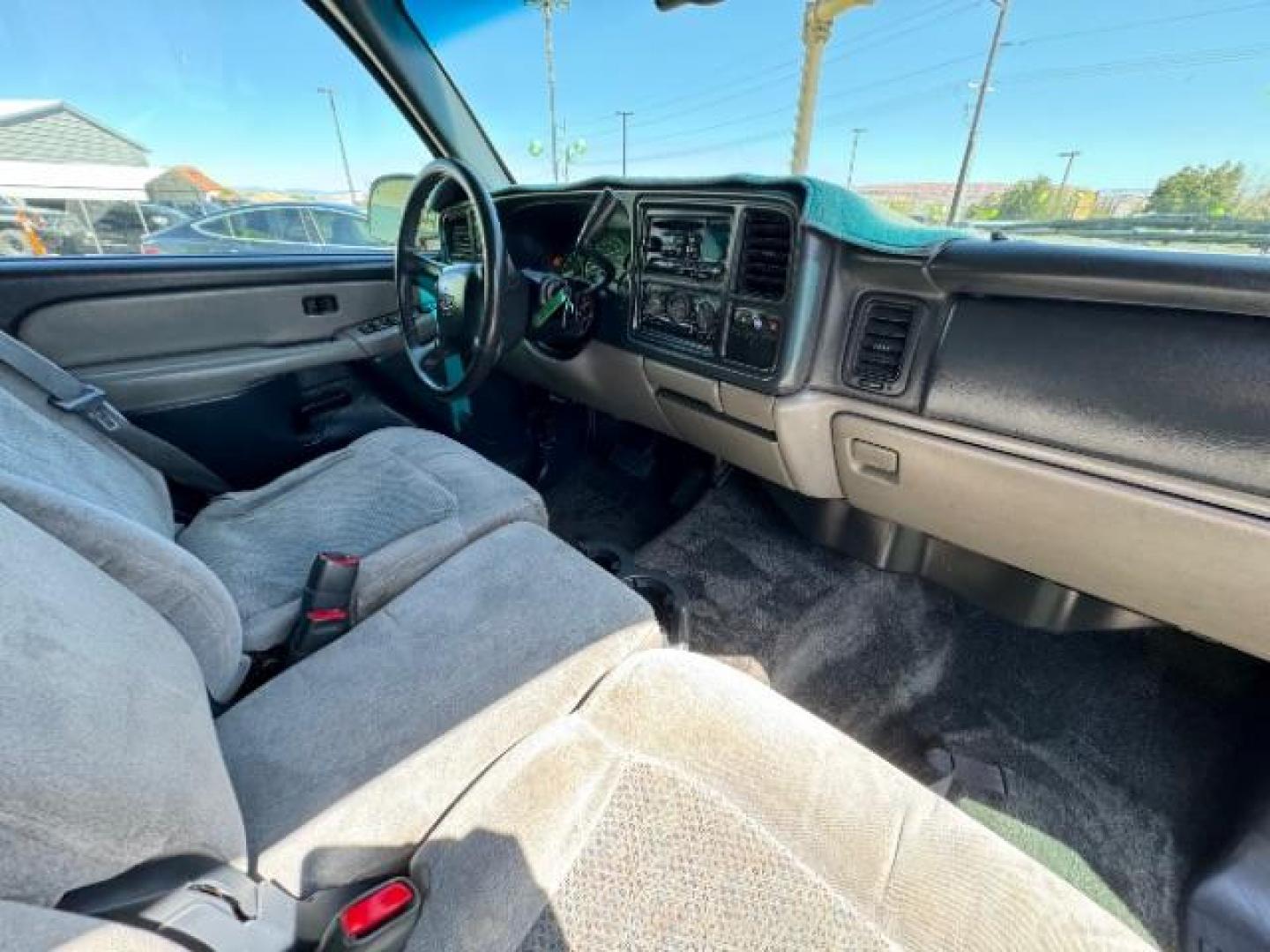 2001 Victory Red /Graphite/Medium Gray Cloth Chevrolet Tahoe 4WD (1GNEK13T31R) with an 5.3L V8 OHV 16V engine, 4-Speed Automatic transmission, located at 1865 East Red Hills Pkwy, St. George, 84770, (435) 628-0023, 37.120850, -113.543640 - Photo#32