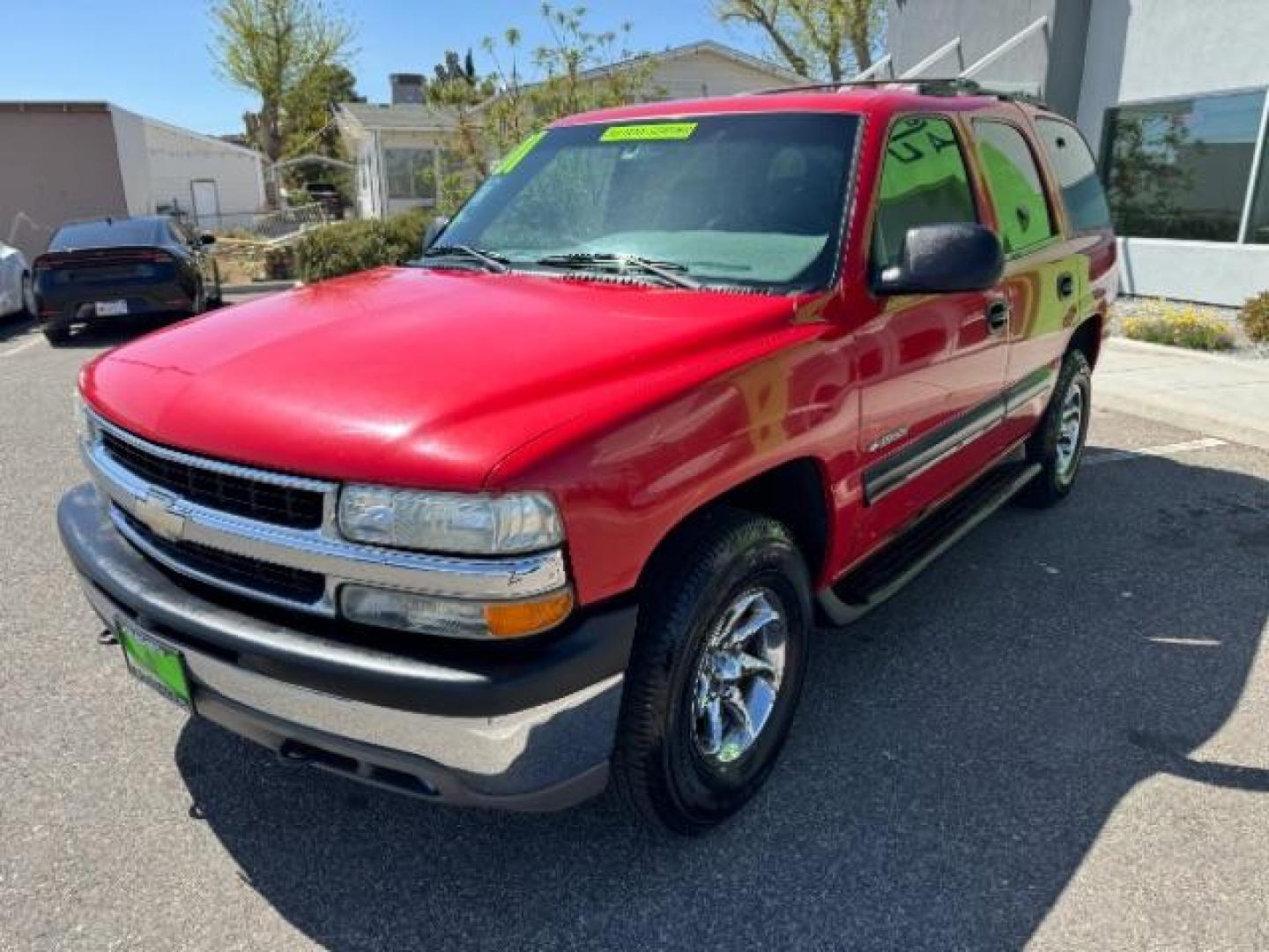 2001 Victory Red /Graphite/Medium Gray Cloth Chevrolet Tahoe 4WD (1GNEK13T31R) with an 5.3L V8 OHV 16V engine, 4-Speed Automatic transmission, located at 1865 East Red Hills Pkwy, St. George, 84770, (435) 628-0023, 37.120850, -113.543640 - Photo#3