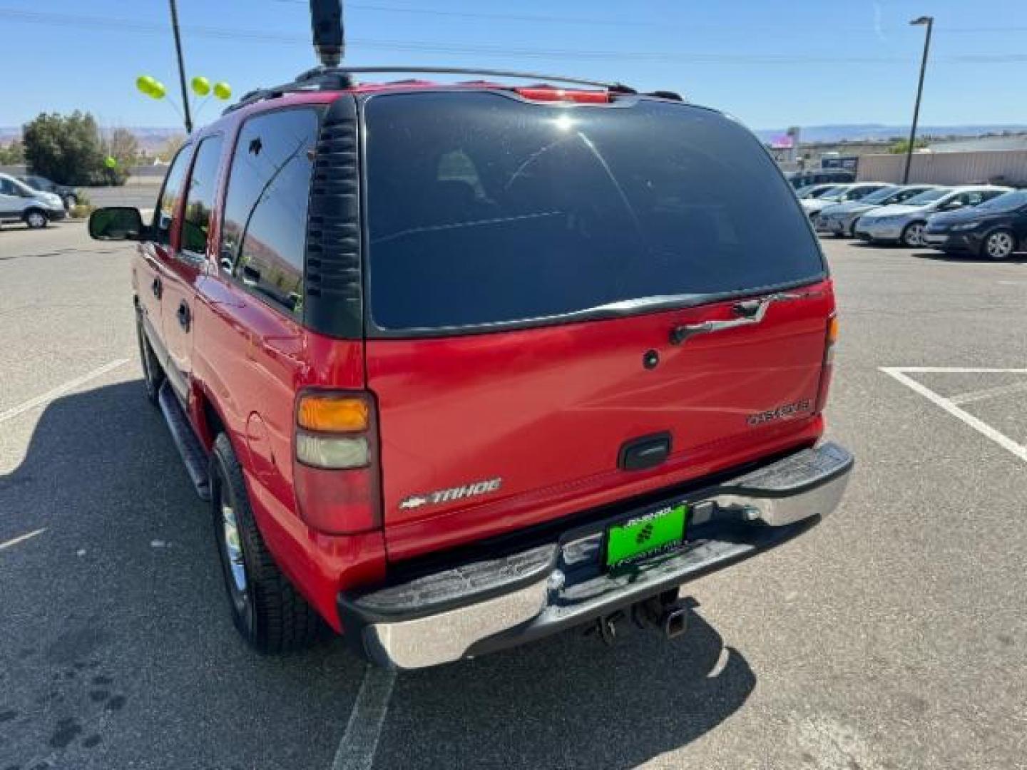 2001 Victory Red /Graphite/Medium Gray Cloth Chevrolet Tahoe 4WD (1GNEK13T31R) with an 5.3L V8 OHV 16V engine, 4-Speed Automatic transmission, located at 1865 East Red Hills Pkwy, St. George, 84770, (435) 628-0023, 37.120850, -113.543640 - Photo#7