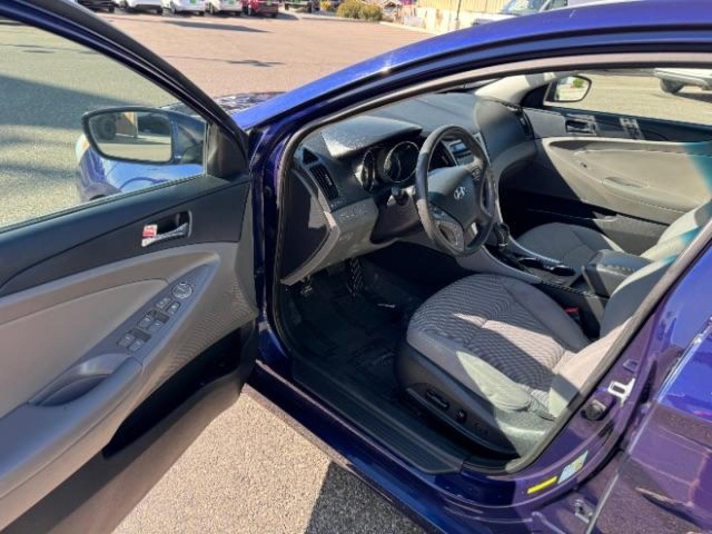 2013 indigo /Black Cloth Interior Hyundai Sonata GLS (5NPEB4AC7DH) with an 2.4L L4 DOHC 16V engine, 6-Speed Automatic transmission, located at 1865 East Red Hills Pkwy, St. George, 84770, (435) 628-0023, 37.120850, -113.543640 - Photo#15