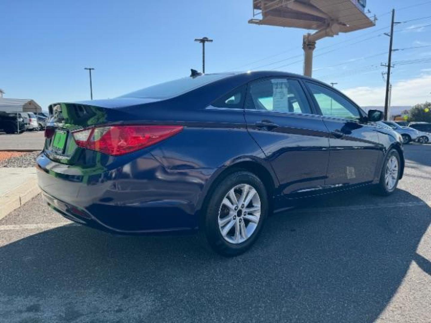 2013 indigo /Black Cloth Interior Hyundai Sonata GLS (5NPEB4AC7DH) with an 2.4L L4 DOHC 16V engine, 6-Speed Automatic transmission, located at 1865 East Red Hills Pkwy, St. George, 84770, (435) 628-0023, 37.120850, -113.543640 - Photo#4