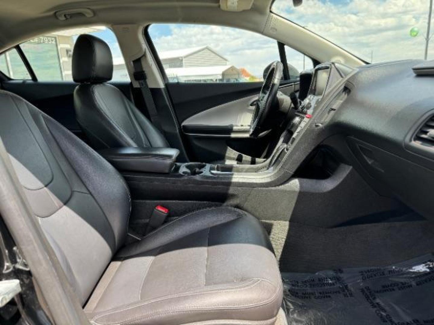 2015 Black /Jet Black/Dark Accents Chevrolet Volt Premium w/ Navigation (1G1RD6E45FU) with an 1.4L L4 DOHC 16V PLUG-IN HYBRID engine, Continuously Variable Transmission transmission, located at 1865 East Red Hills Pkwy, St. George, 84770, (435) 628-0023, 37.120850, -113.543640 - ***This vehicle qualifies for the EV/Hybrid tax rebate of up to $4,000*** We are setup with the IRS to recieve direct payments within 72 hours. We file the rebate online with IRS and can credit it to your down payment, reduce the sales price OR give you cashback!! These cars will not last and can o - Photo#31