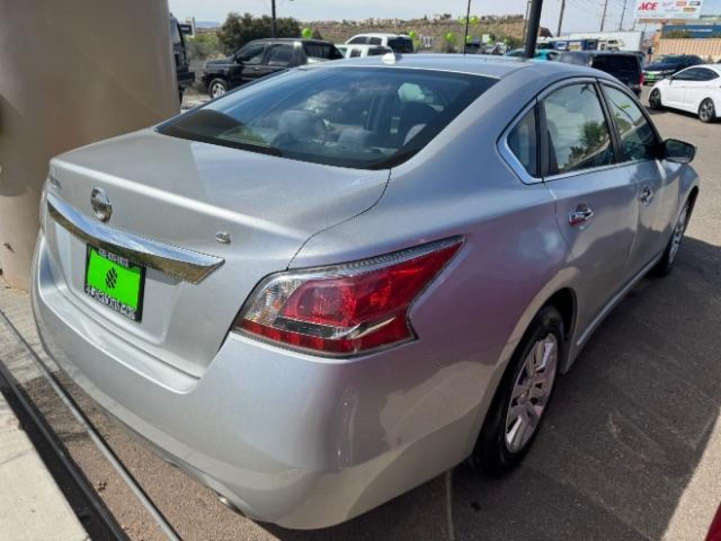 2015 Brilliant Silver /Charcoal Nissan Altima 2.5 S (1N4AL3AP0FC) with an 2.5L L4 DOHC 16V engine, Continuously Variable Transmission transmission, located at 1865 East Red Hills Pkwy, St. George, 84770, (435) 628-0023, 37.120850, -113.543640 - Photo#4