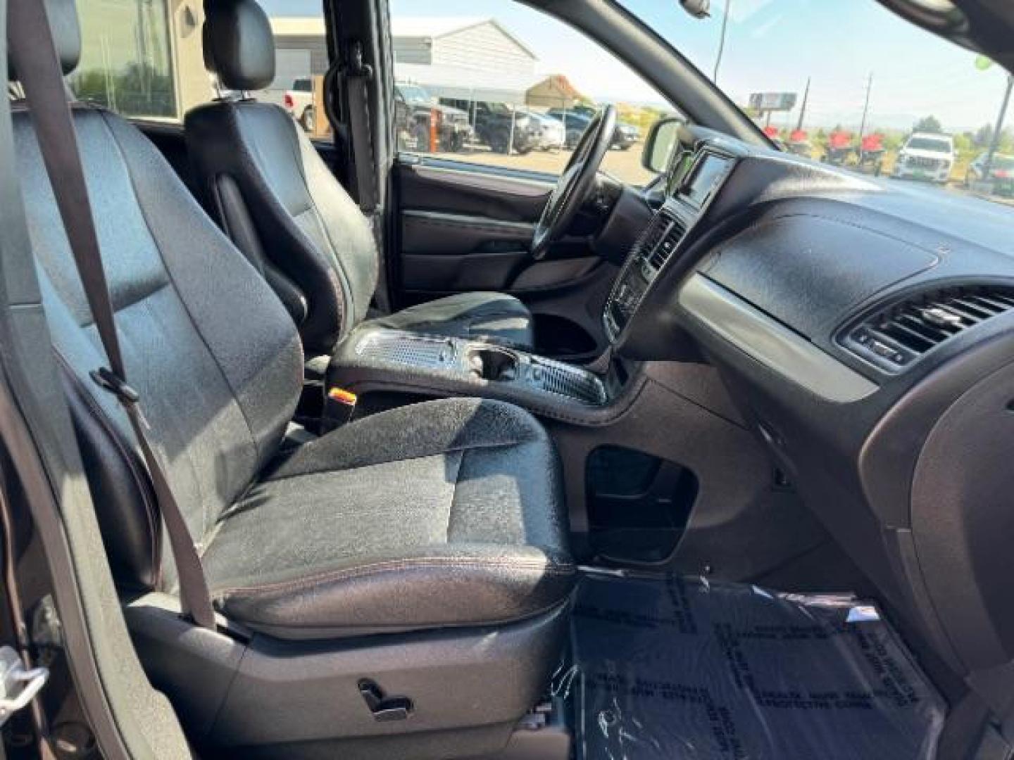 2018 Black /Black leather Dodge Grand Caravan GT (2C4RDGEG5JR) with an 3.6L V6 DOHC 24V engine, 6-Speed Automatic transmission, located at 1865 East Red Hills Pkwy, St. George, 84770, (435) 628-0023, 37.120850, -113.543640 - Photo#34