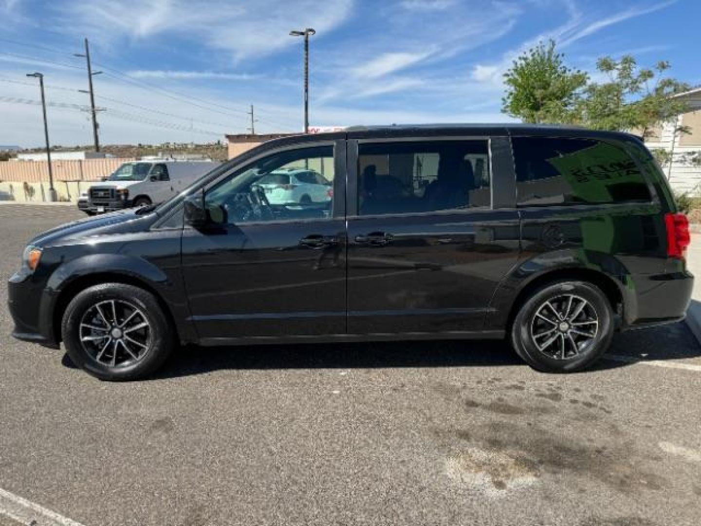 2018 Black /Black leather Dodge Grand Caravan GT (2C4RDGEG5JR) with an 3.6L V6 DOHC 24V engine, 6-Speed Automatic transmission, located at 1865 East Red Hills Pkwy, St. George, 84770, (435) 628-0023, 37.120850, -113.543640 - Photo#3