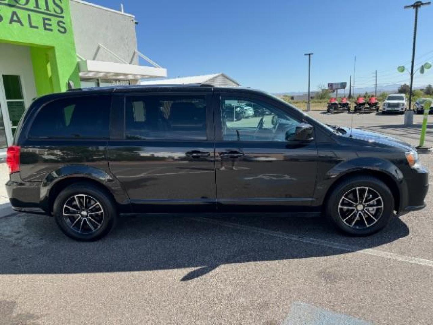 2018 Black /Black leather Dodge Grand Caravan GT (2C4RDGEG5JR) with an 3.6L V6 DOHC 24V engine, 6-Speed Automatic transmission, located at 1865 East Red Hills Pkwy, St. George, 84770, (435) 628-0023, 37.120850, -113.543640 - Photo#5