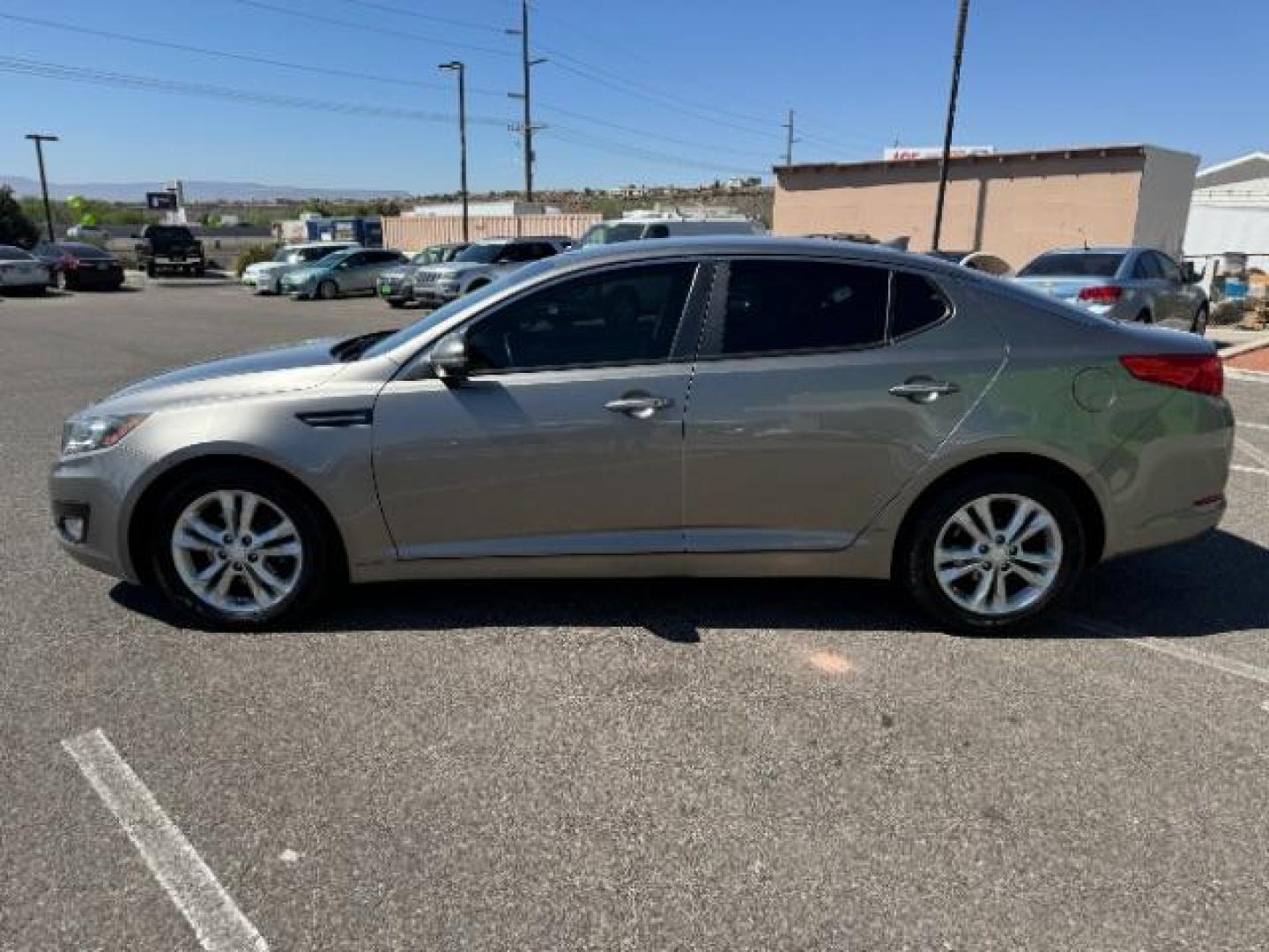 2013 Satin Metal Metallic /Gray Leather Interior Kia Optima EX (5XXGN4A72DG) with an 2.4L L4 DOHC 16V engine, 6-Speed Automatic transmission, located at 1865 East Red Hills Pkwy, St. George, 84770, (435) 628-0023, 37.120850, -113.543640 - Photo#5