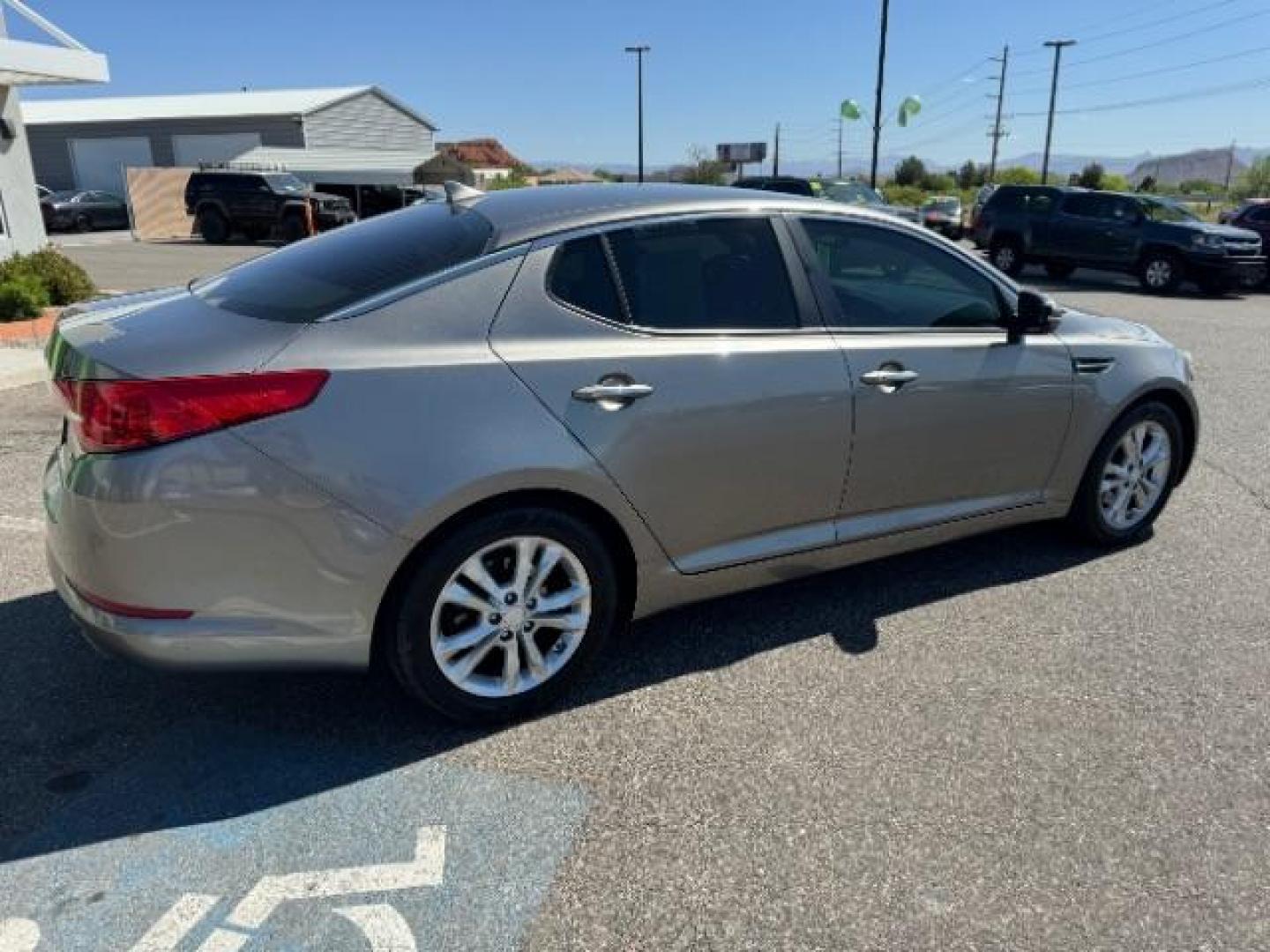 2013 Satin Metal Metallic /Gray Leather Interior Kia Optima EX (5XXGN4A72DG) with an 2.4L L4 DOHC 16V engine, 6-Speed Automatic transmission, located at 1865 East Red Hills Pkwy, St. George, 84770, (435) 628-0023, 37.120850, -113.543640 - Photo#11