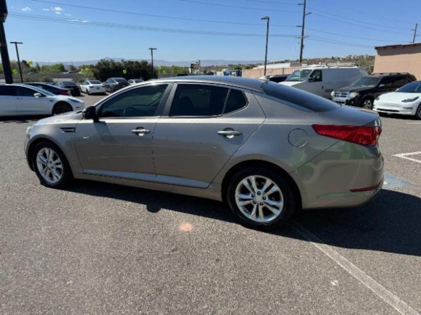 2013 Satin Metal Metallic /Gray Leather Interior Kia Optima EX (5XXGN4A72DG) with an 2.4L L4 DOHC 16V engine, 6-Speed Automatic transmission, located at 1865 East Red Hills Pkwy, St. George, 84770, (435) 628-0023, 37.120850, -113.543640 - Photo#6