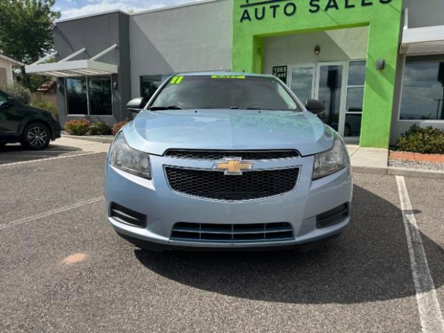 2011 Ice Blue Metallic /Jet Black and Medium Titanium Cloth Interior Chevrolet Cruze 2LS (1G1PC5SH1B7) with an 1.8L L4 DOHC 16V FFV engine, 6-Speed Automatic transmission, located at 1865 East Red Hills Pkwy, St. George, 84770, (435) 628-0023, 37.120850, -113.543640 - We specialize in helping ALL people get the best financing available. No matter your credit score, good, bad or none we can get you an amazing rate. Had a bankruptcy, divorce, or repossessions? We give you the green light to get your credit back on the road. Low down and affordable payments that fit - Photo#1