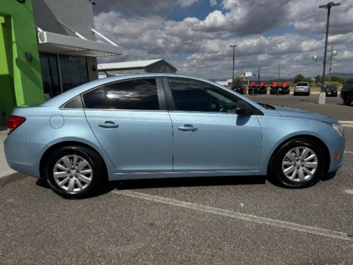 2011 Ice Blue Metallic /Jet Black and Medium Titanium Cloth Interior Chevrolet Cruze 2LS (1G1PC5SH1B7) with an 1.8L L4 DOHC 16V FFV engine, 6-Speed Automatic transmission, located at 1865 East Red Hills Pkwy, St. George, 84770, (435) 628-0023, 37.120850, -113.543640 - Photo#29