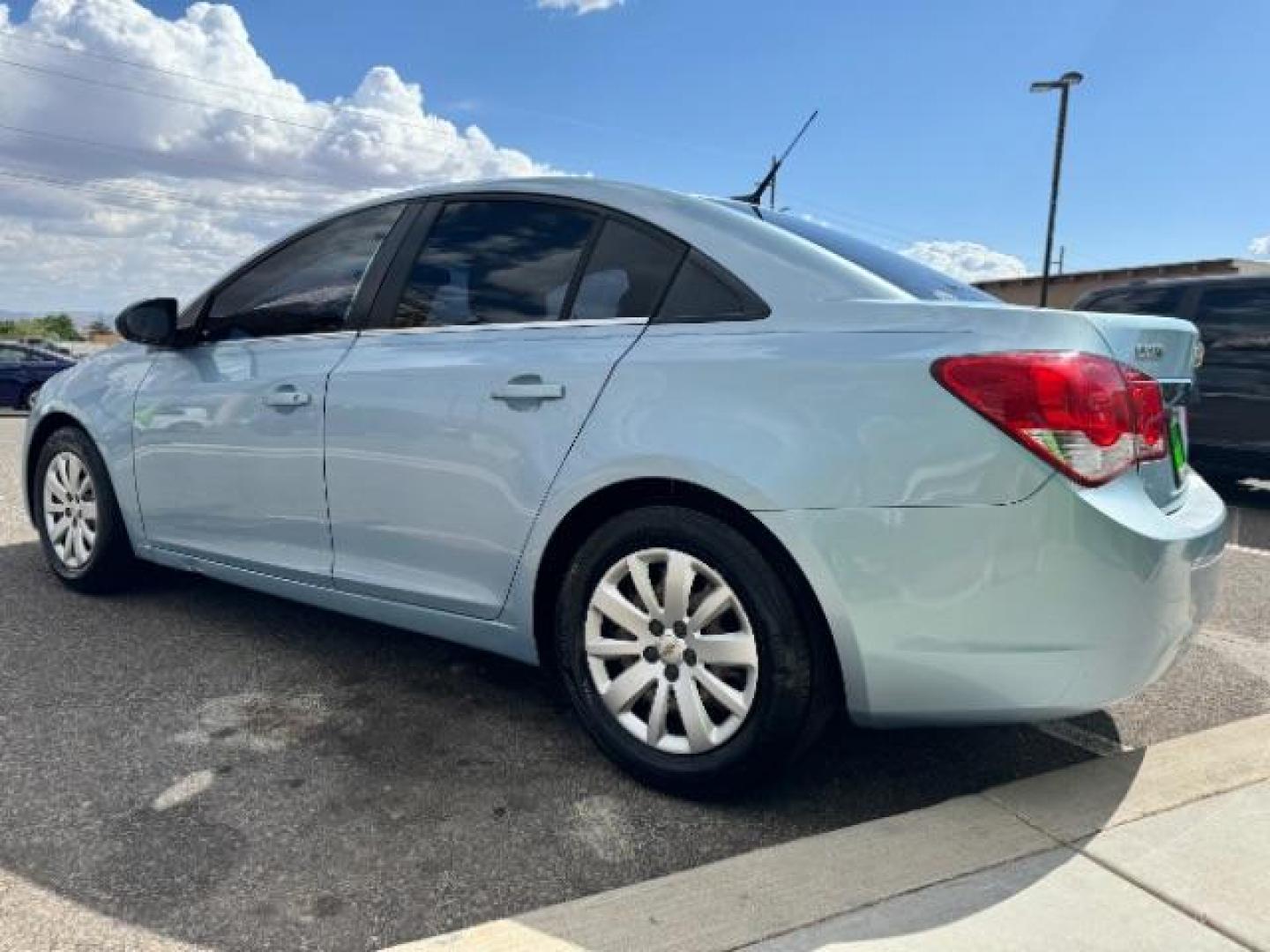 2011 Ice Blue Metallic /Jet Black and Medium Titanium Cloth Interior Chevrolet Cruze 2LS (1G1PC5SH1B7) with an 1.8L L4 DOHC 16V FFV engine, 6-Speed Automatic transmission, located at 1865 East Red Hills Pkwy, St. George, 84770, (435) 628-0023, 37.120850, -113.543640 - Photo#4