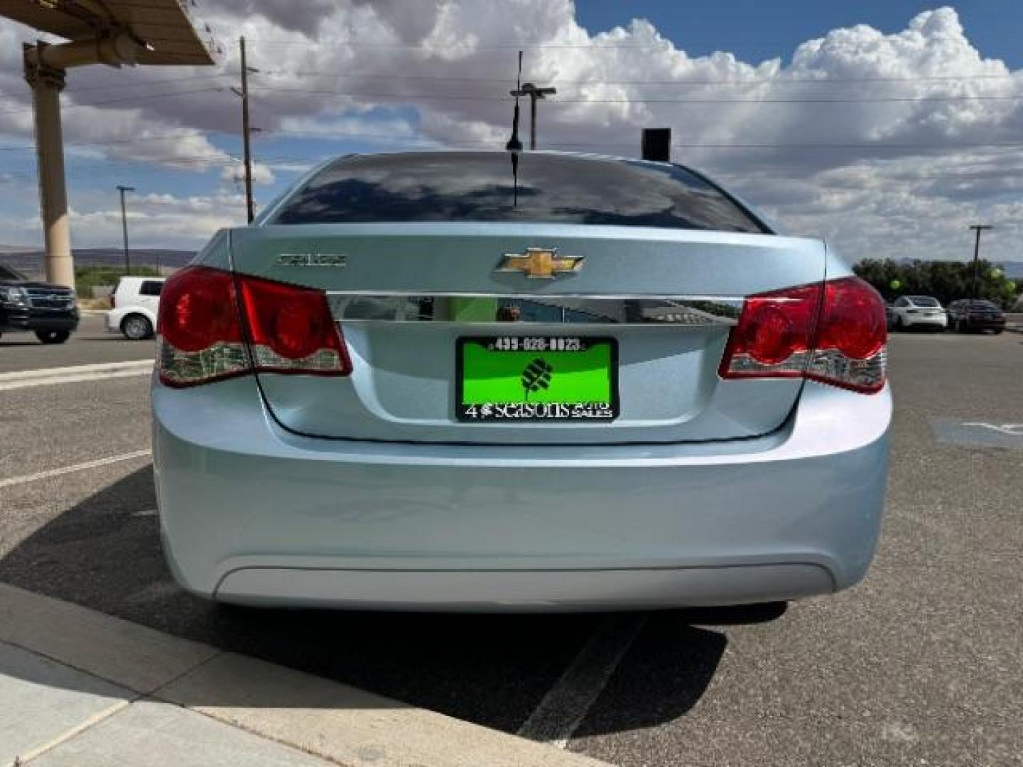 2011 Ice Blue Metallic /Jet Black and Medium Titanium Cloth Interior Chevrolet Cruze 2LS (1G1PC5SH1B7) with an 1.8L L4 DOHC 16V FFV engine, 6-Speed Automatic transmission, located at 1865 East Red Hills Pkwy, St. George, 84770, (435) 628-0023, 37.120850, -113.543640 - Photo#5