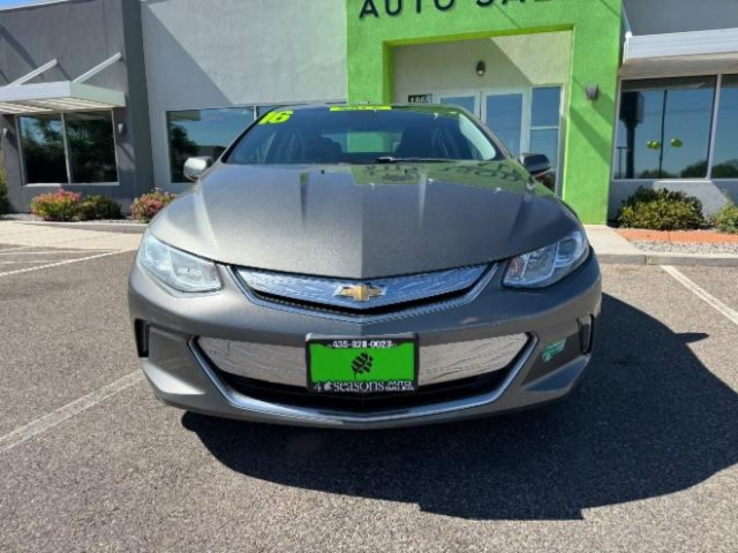 2016 Heather Gray Metallic /Jet Black/Jet Black, leather Chevrolet Volt LT (1G1RC6S5XGU) with an 1.5L L4 DOHC 16V PLUG-IN HYBRID engine, Continuously Variable Transmission transmission, located at 1865 East Red Hills Pkwy, St. George, 84770, (435) 628-0023, 37.120850, -113.543640 - Photo#1