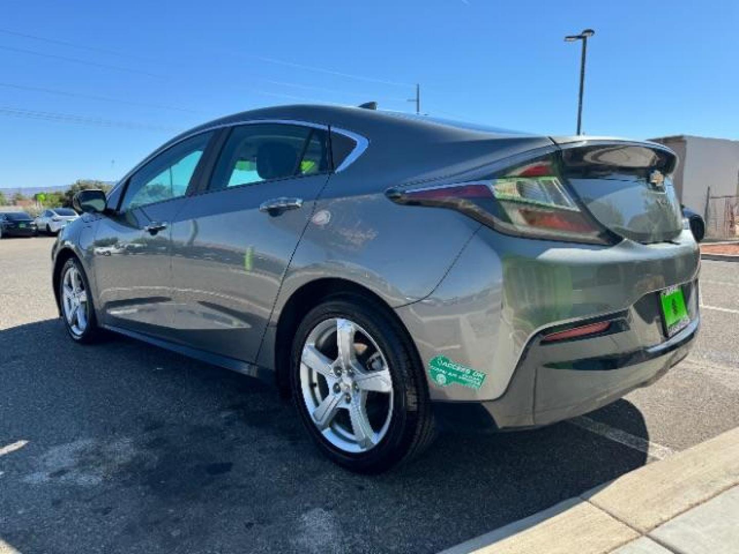 2016 Heather Gray Metallic /Jet Black/Jet Black, leather Chevrolet Volt LT (1G1RC6S5XGU) with an 1.5L L4 DOHC 16V PLUG-IN HYBRID engine, Continuously Variable Transmission transmission, located at 1865 East Red Hills Pkwy, St. George, 84770, (435) 628-0023, 37.120850, -113.543640 - Photo#4