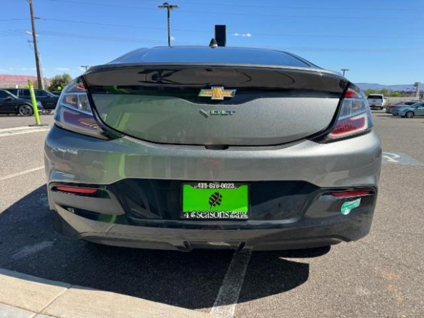 2016 Heather Gray Metallic /Jet Black/Jet Black, leather Chevrolet Volt LT (1G1RC6S5XGU) with an 1.5L L4 DOHC 16V PLUG-IN HYBRID engine, Continuously Variable Transmission transmission, located at 1865 East Red Hills Pkwy, St. George, 84770, (435) 628-0023, 37.120850, -113.543640 - ***This vehicle qualifies for the EV/Hybrid tax rebate of up to $4,000*** We are setup with the IRS to recieve direct payments within 72 hours. We file the rebate online with IRS and can credit it to your down payment, reduce the sales price OR give you cashback!! These cars will not last and can o - Photo#5