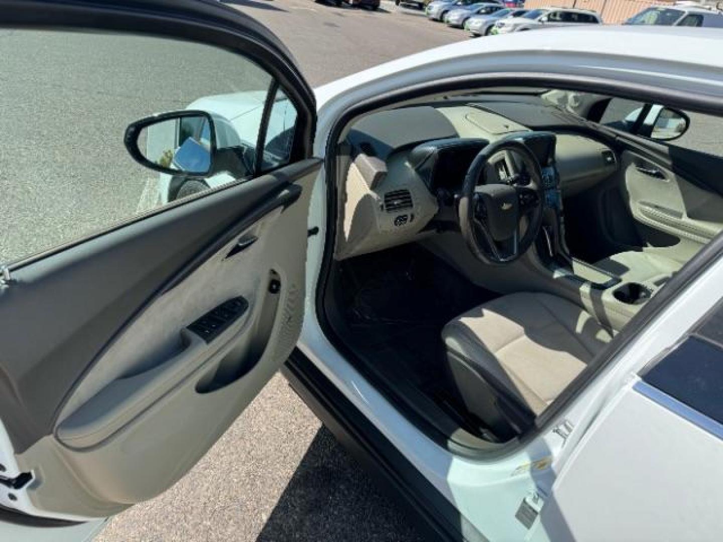 2013 White /Black Interior Chevrolet Volt Premium w/ Navigation and LEP (1G1RH6E47DU) with an 1.4L L4 DOHC 16V PLUG-IN HYBRID engine, Continuously Variable Transmission transmission, located at 940 North Main Street, Cedar City, UT, 84720, (435) 628-0023, 37.692936, -113.061897 - ***This vehicle qualifies for the EV/Hybrid tax rebate of up to $4,000*** We are setup with the IRS to recieve direct payments within 72 hours. We file the rebate online with IRS and can credit it to your down payment, reduce the sales price OR give you cashback!! These cars will not last and can o - Photo#12