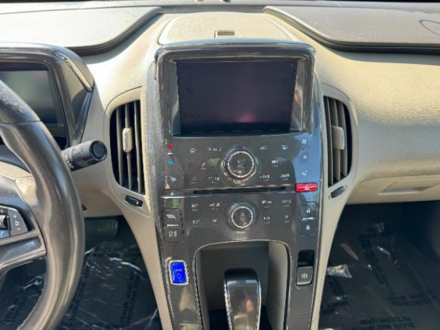 2013 White /Black Interior Chevrolet Volt Premium w/ Navigation and LEP (1G1RH6E47DU) with an 1.4L L4 DOHC 16V PLUG-IN HYBRID engine, Continuously Variable Transmission transmission, located at 940 North Main Street, Cedar City, UT, 84720, (435) 628-0023, 37.692936, -113.061897 - ***This vehicle qualifies for the EV/Hybrid tax rebate of up to $4,000*** We are setup with the IRS to recieve direct payments within 72 hours. We file the rebate online with IRS and can credit it to your down payment, reduce the sales price OR give you cashback!! These cars will not last and can o - Photo#18