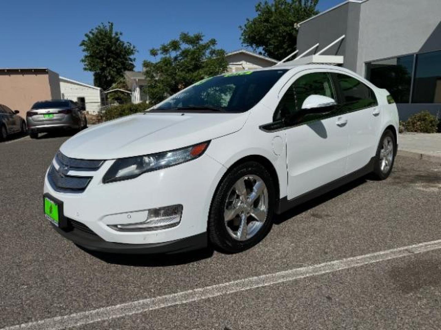 2013 White /Black Interior Chevrolet Volt Premium w/ Navigation and LEP (1G1RH6E47DU) with an 1.4L L4 DOHC 16V PLUG-IN HYBRID engine, Continuously Variable Transmission transmission, located at 940 North Main Street, Cedar City, UT, 84720, (435) 628-0023, 37.692936, -113.061897 - ***This vehicle qualifies for the EV/Hybrid tax rebate of up to $4,000*** We are setup with the IRS to recieve direct payments within 72 hours. We file the rebate online with IRS and can credit it to your down payment, reduce the sales price OR give you cashback!! These cars will not last and can o - Photo#2