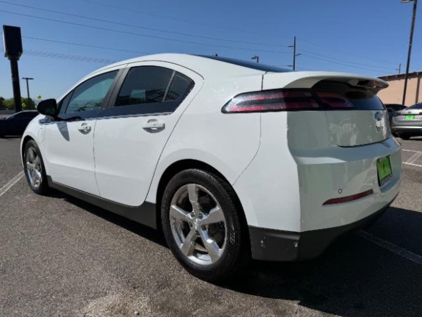 2013 White /Black Interior Chevrolet Volt Premium w/ Navigation and LEP (1G1RH6E47DU) with an 1.4L L4 DOHC 16V PLUG-IN HYBRID engine, Continuously Variable Transmission transmission, located at 940 North Main Street, Cedar City, UT, 84720, (435) 628-0023, 37.692936, -113.061897 - ***This vehicle qualifies for the EV/Hybrid tax rebate of up to $4,000*** We are setup with the IRS to recieve direct payments within 72 hours. We file the rebate online with IRS and can credit it to your down payment, reduce the sales price OR give you cashback!! These cars will not last and can o - Photo#4