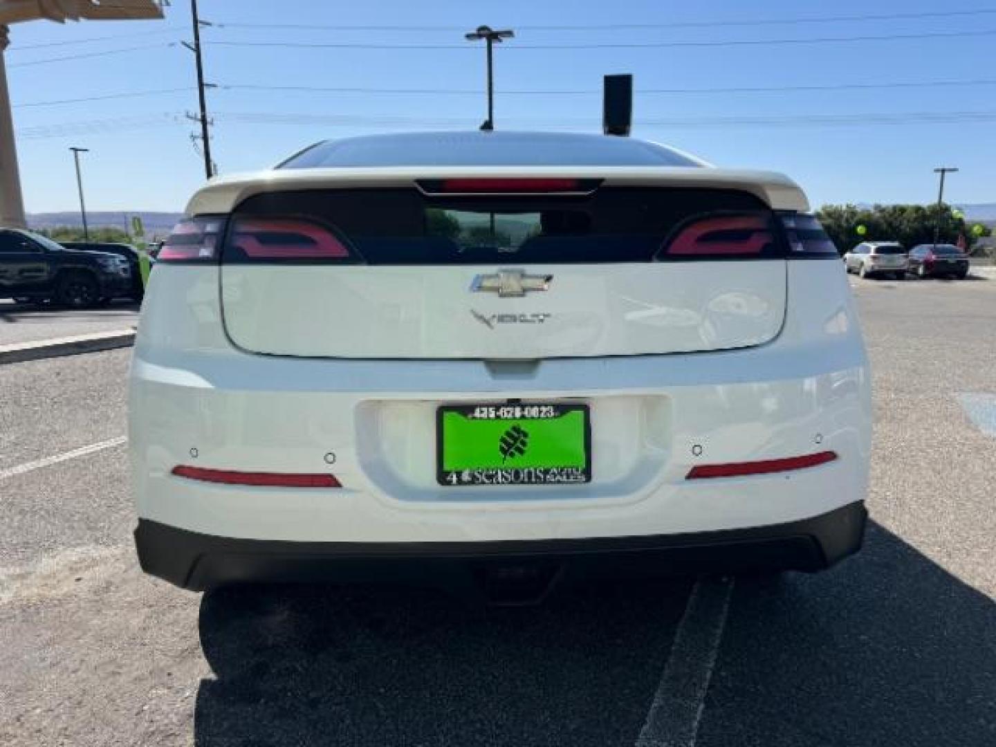 2013 White /Black Interior Chevrolet Volt Premium w/ Navigation and LEP (1G1RH6E47DU) with an 1.4L L4 DOHC 16V PLUG-IN HYBRID engine, Continuously Variable Transmission transmission, located at 940 North Main Street, Cedar City, UT, 84720, (435) 628-0023, 37.692936, -113.061897 - ***This vehicle qualifies for the EV/Hybrid tax rebate of up to $4,000*** We are setup with the IRS to recieve direct payments within 72 hours. We file the rebate online with IRS and can credit it to your down payment, reduce the sales price OR give you cashback!! These cars will not last and can o - Photo#5