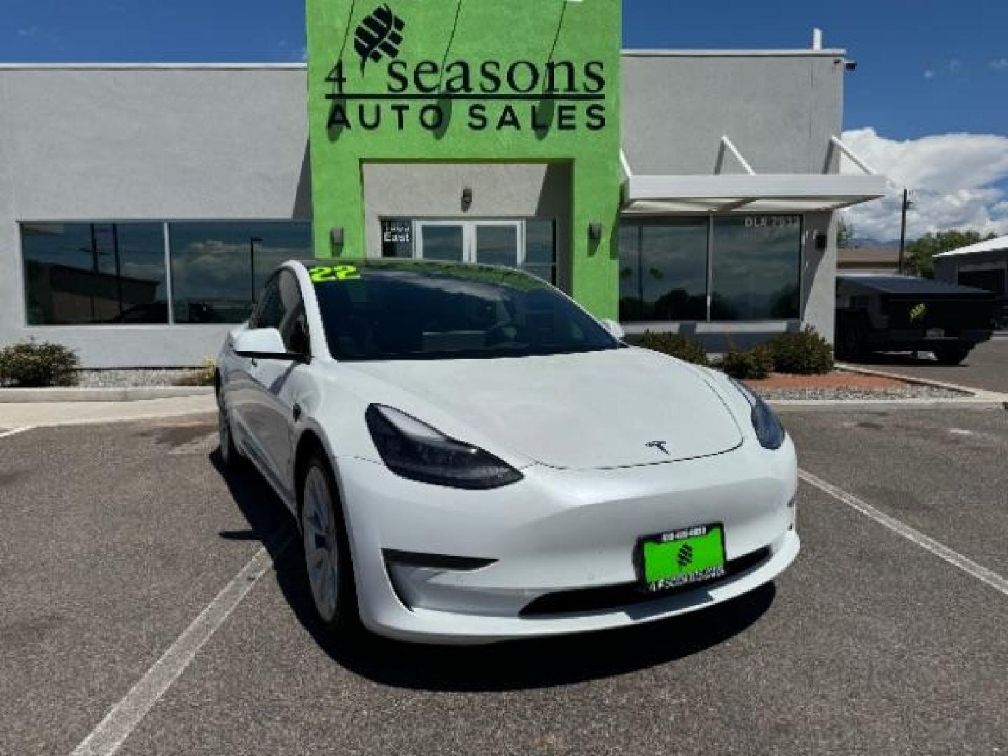 2022 Pearl White Multi-Coat /All Black Tesla Model 3 Standard Range Plus (5YJ3E1EA9NF) with an ELECTRIC engine, 1-Speed Automatic transmission, located at 1865 East Red Hills Pkwy, St. George, 84770, (435) 628-0023, 37.120850, -113.543640 - SOLD - But we can find you the Tesla you want from our large network of used Teslas. Call us to talk about options. Price before $4k tax rebate. This has the new LFP battery pack. Excellent condition. New tires, Gets 250+ miles on a full charge. Stil has battery/drive unit warranty until 100k mi - Photo#0