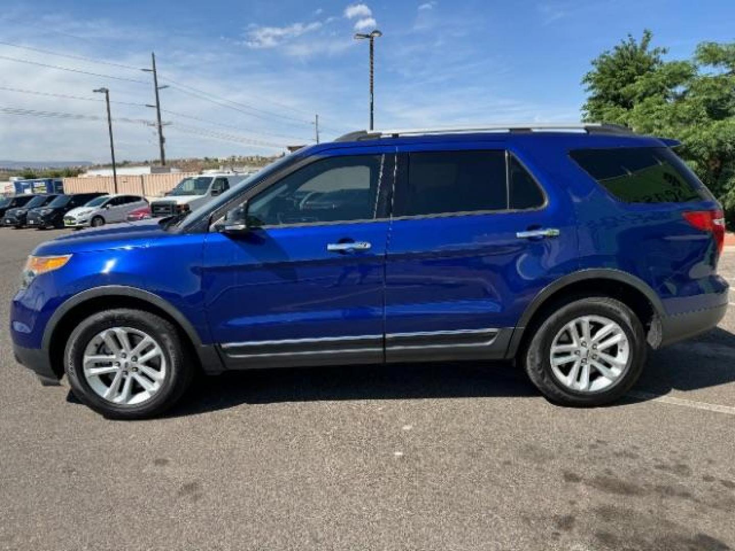 2013 Deep Impact Blue Metallic /Charcoal Black Cloth Interior Ford Explorer XLT 4WD (1FM5K8D8XDG) with an 3.5L V6 DOHC 24V engine, 6-Speed Automatic transmission, located at 1865 East Red Hills Pkwy, St. George, 84770, (435) 628-0023, 37.120850, -113.543640 - We specialize in helping ALL people get the best financing available. No matter your credit score, good, bad or none we can get you an amazing rate. Had a bankruptcy, divorce, or repossessions? We give you the green light to get your credit back on the road. Low down and affordable payments that fit - Photo#3