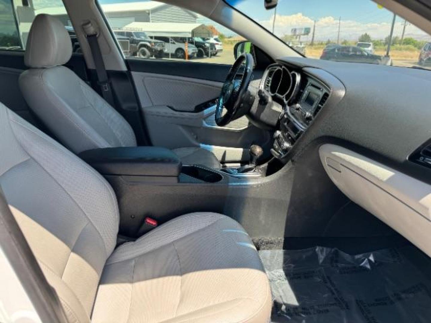 2015 Snow White Pearl /Black Interior Kia Optima EX (5XXGN4A79FG) with an 2.4L L4 DOHC 16V engine, 6-Speed Automatic transmission, located at 940 North Main Street, Cedar City, UT, 84720, (435) 628-0023, 37.692936, -113.061897 - Photo#30